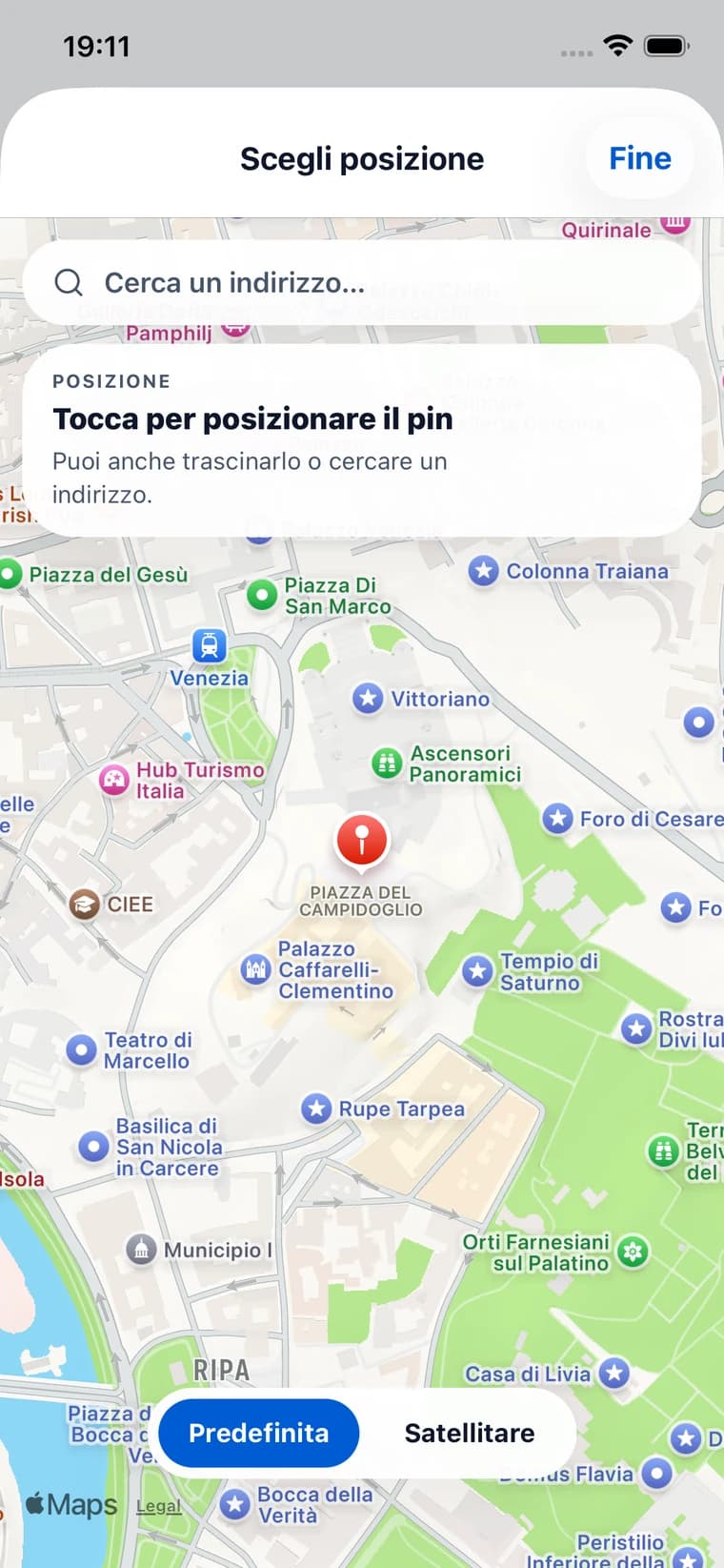 Selezione della posizione della segnalazione sulla mappa, con ricerca dell'indirizzo e pin trascinabile.